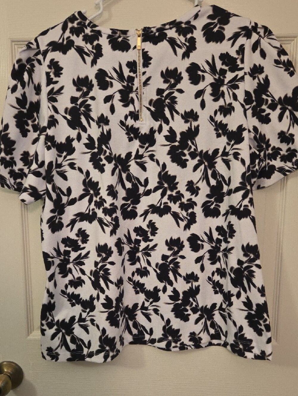 Liz Claiborne White Short-Sleeve Top with Black Floral Print XXL - Picture 7 of 12